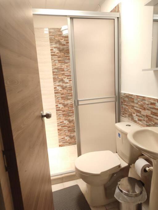 Cómodo cerca al Arboleda, Circunvalar, escritorio - One-Bedroom Apartment - 25