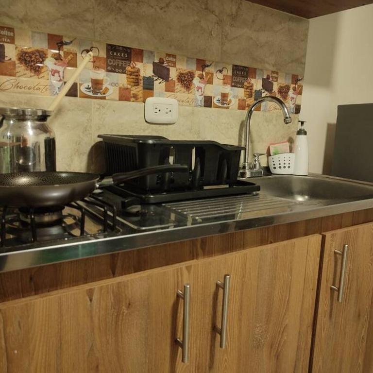 Cómodo cerca al Arboleda, Circunvalar, escritorio - One-Bedroom Apartment - 26