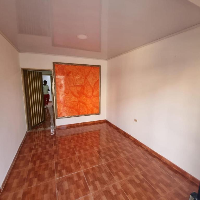 Apartamento primer piso con puerta independiente y sistema de seguridad - Casa con 1 dormitorio - 3