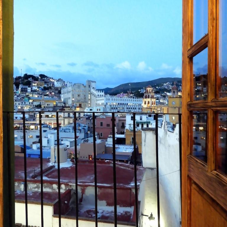 Plaza San Cayetano Panoramic House - Family Suite with Balcony - 3