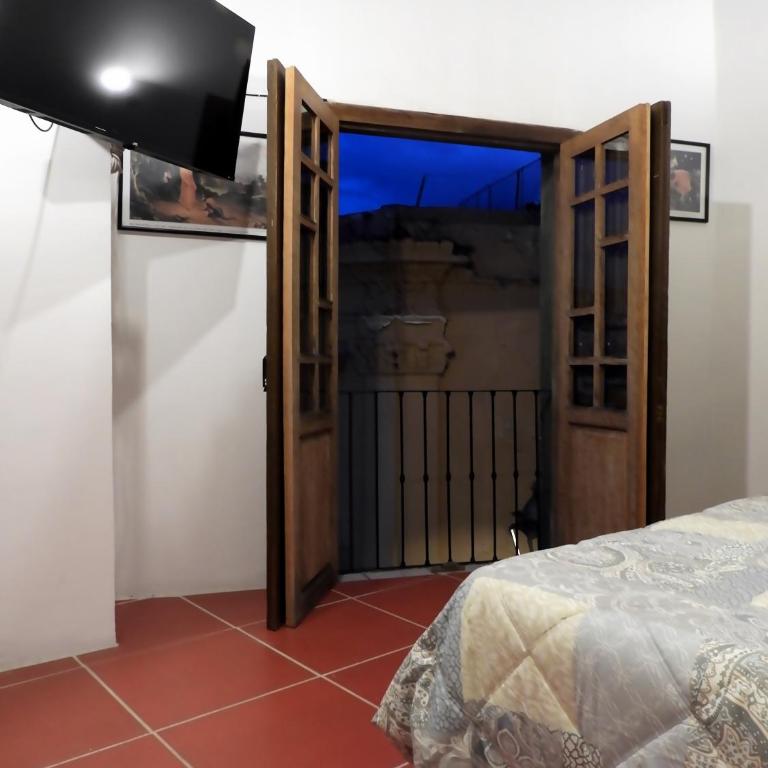 Plaza San Cayetano Panoramic House - Family Suite with Balcony - 9