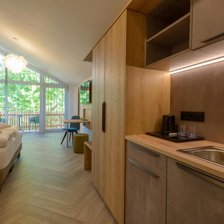 BERGlässig Hotel - Getränke inkl bei Halbpension - Deluxe Doppelzimmer mit Balkon - 2