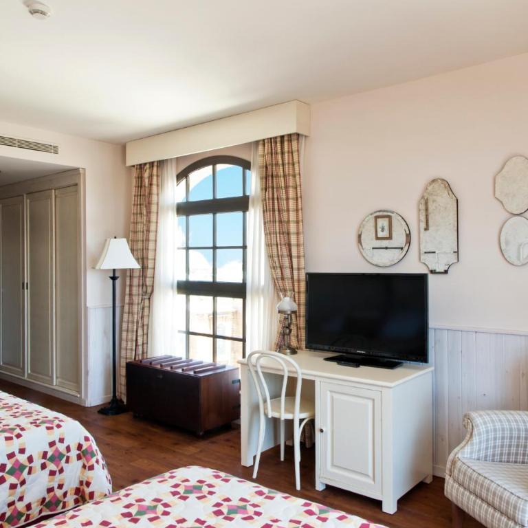 PortAventura Hotel Gold River - Includes unlimited access to PortAventura Park & 1 access to Ferrari Land - Habitación Estándar con acceso a PortAventura Park (2 adultos + 1 niño) + 1 ticket de 1 día para Ferrari Land - 2