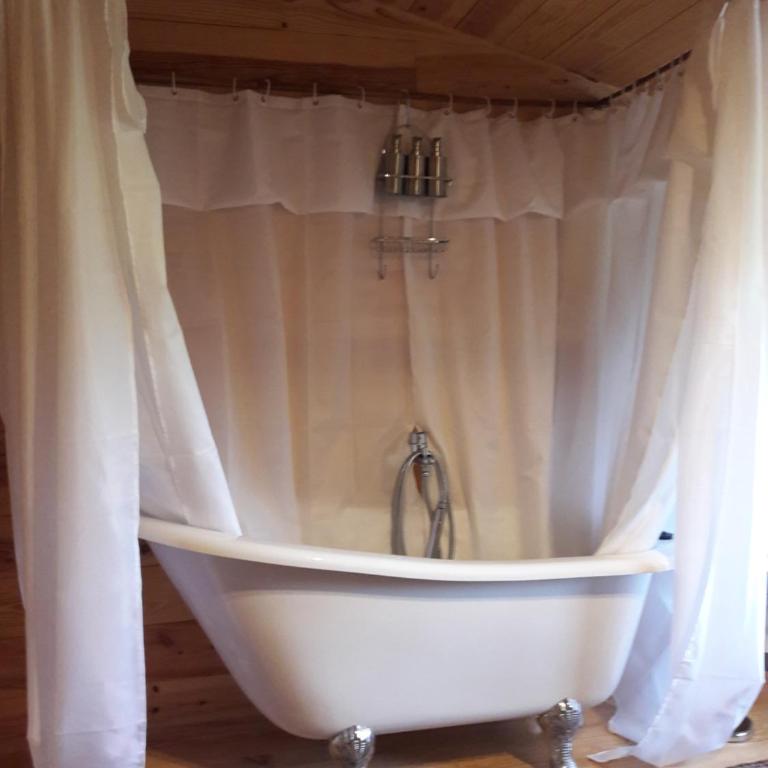 Maison d'hôtes des Perrières - Chambre Double - Vue sur Parc - 4
