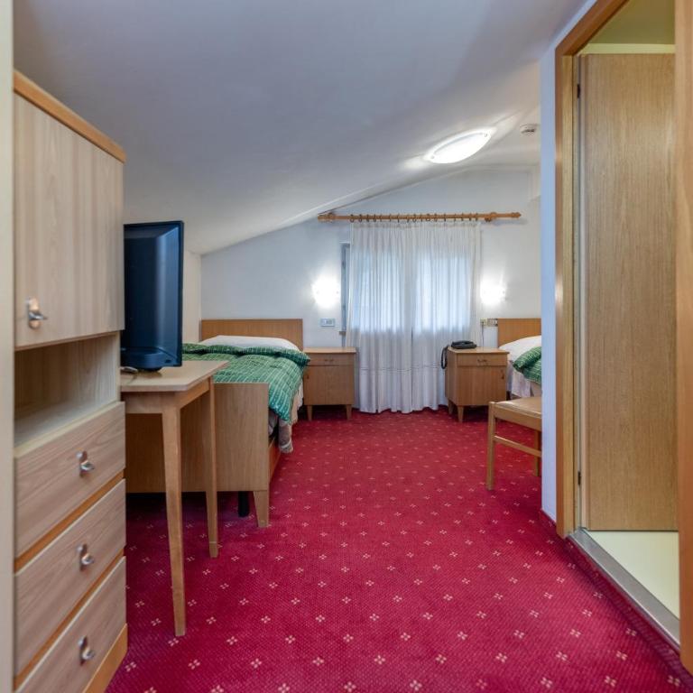 Hotel Mary - Camera Standard Doppia con Letti Singoli - 3