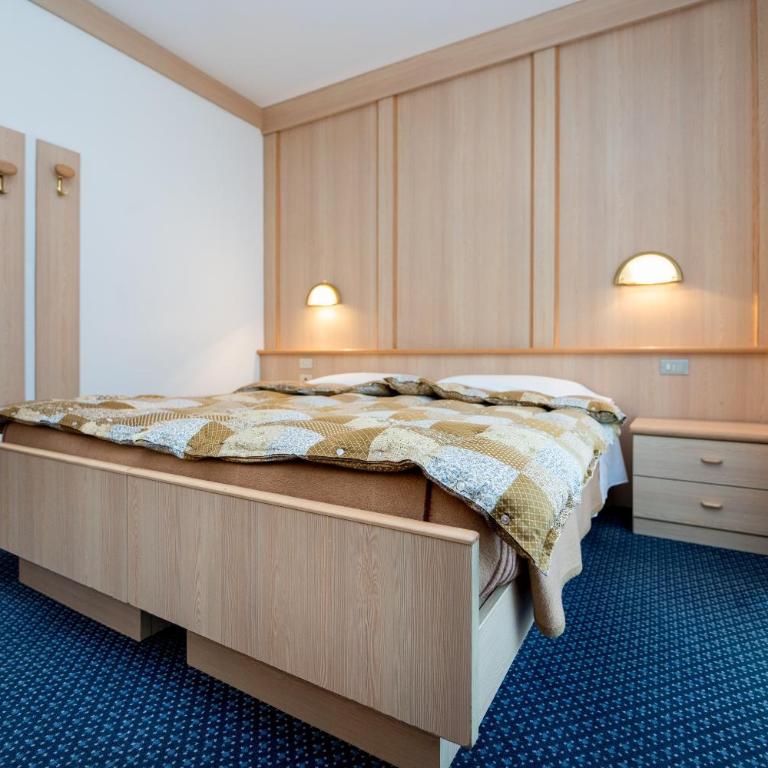 Hotel Mary - Camera Tripla Economy - 4