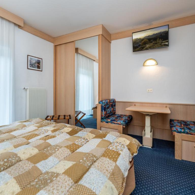 Hotel Mary - Camera Tripla Economy - 2