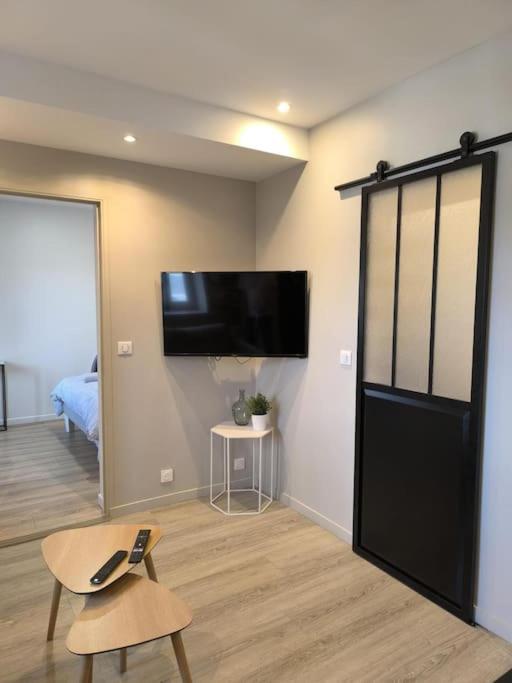2 pieces Perle sur la Place Morny refait à neuf - Appartement 1 Chambre - 6