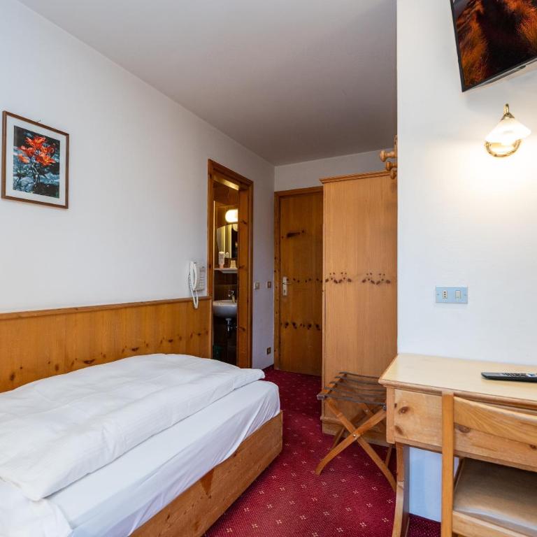Hotel Mary - Camera Doppia con Letti Singoli con Balcone - 3