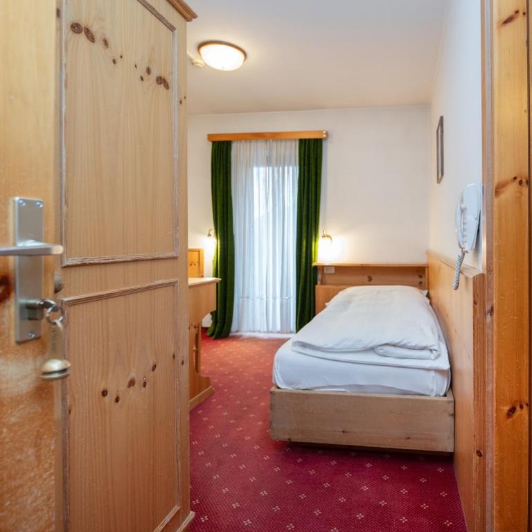 Hotel Mary - Camera Doppia con Letti Singoli con Balcone - 4