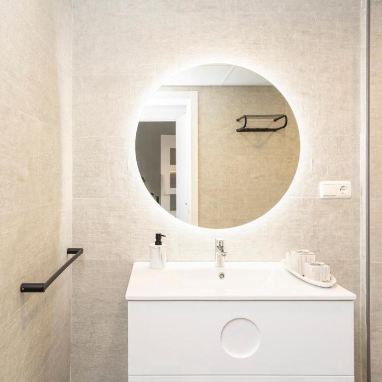 Ronda Suites 193 junto a hospitales y cerca centro con Parking Gratis - One-Bedroom Apartment - 2