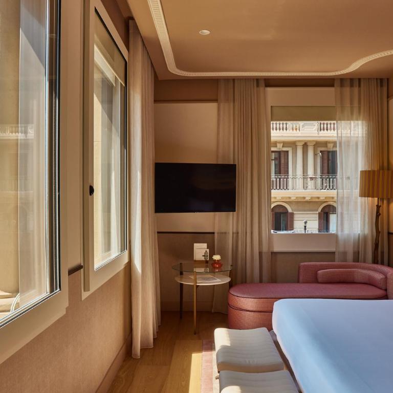 Grand Hotel Central, Small Luxury Hotels - Deluxe Corner Room - 1