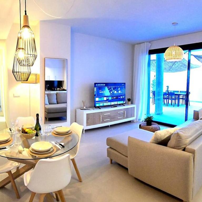 Samuel Luxury 2bedroom Apartment, Large patio, free wifi and private parking BY NAMASTE ELITE - Apartamento de 2 dormitorios - 1