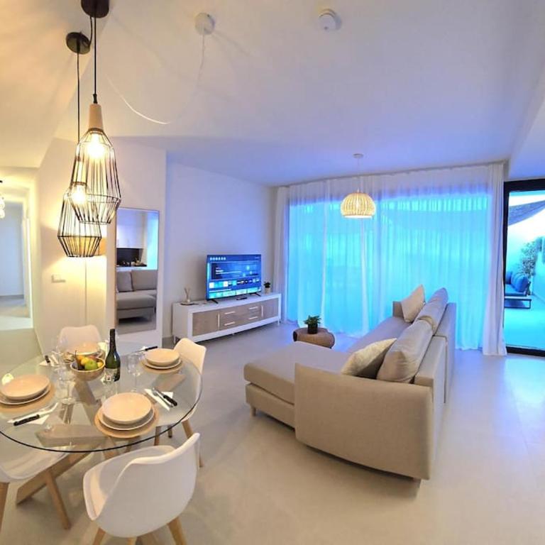 Samuel Luxury 2bedroom Apartment, Large patio, free wifi and private parking BY NAMASTE ELITE - Apartamento de 2 dormitorios - 2