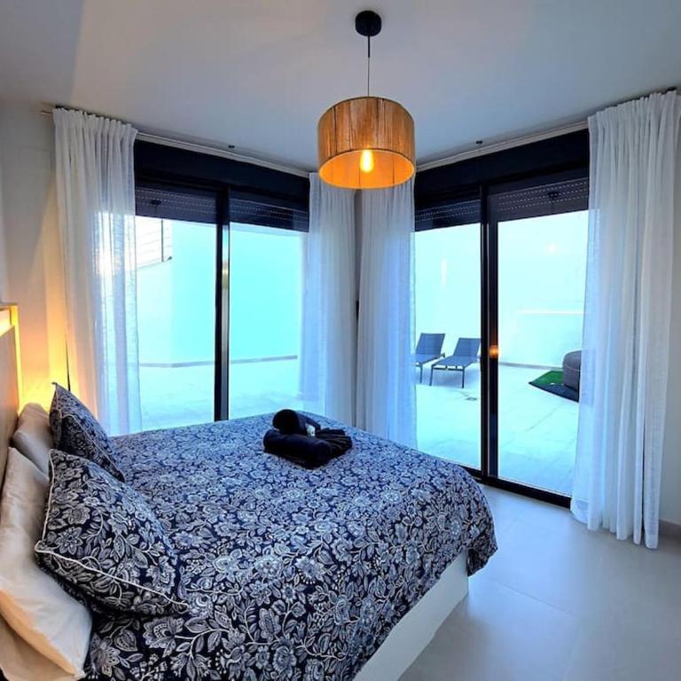 Samuel Luxury 2bedroom Apartment, Large patio, free wifi and private parking BY NAMASTE ELITE - Apartamento de 2 dormitorios - 4