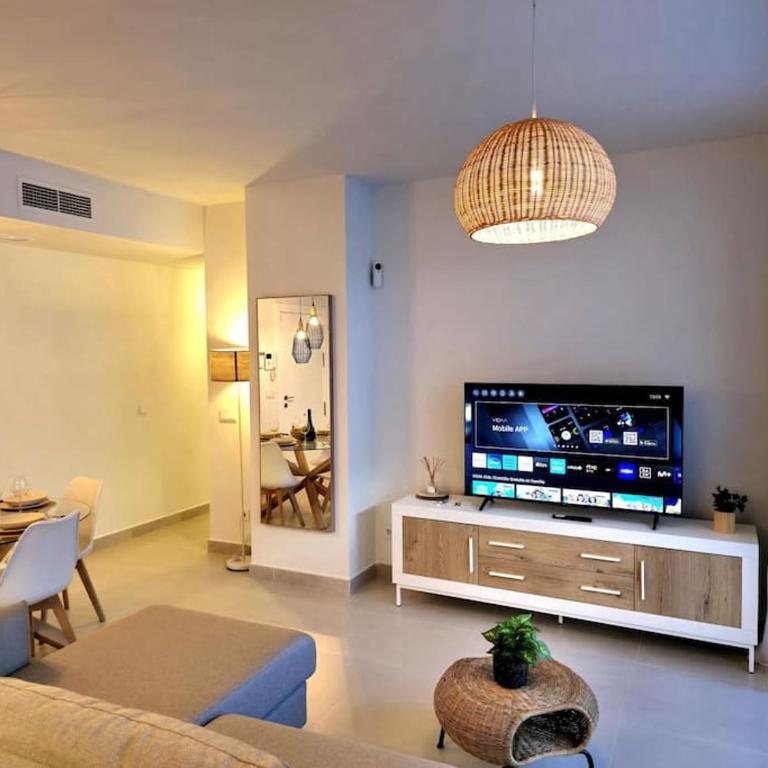 Samuel Luxury 2bedroom Apartment, Large patio, free wifi and private parking BY NAMASTE ELITE - Apartamento de 2 dormitorios - 7