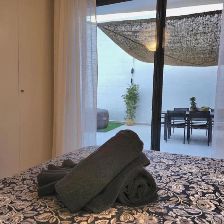 Samuel Luxury 2bedroom Apartment, Large patio, free wifi and private parking BY NAMASTE ELITE - Apartamento de 2 dormitorios - 8