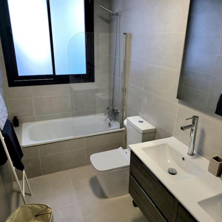 Samuel Luxury 2bedroom Apartment, Large patio, free wifi and private parking BY NAMASTE ELITE - Apartamento de 2 dormitorios - 9