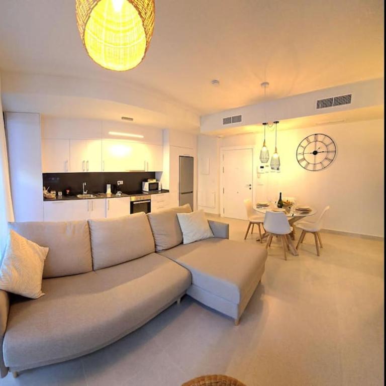 Samuel Luxury 2bedroom Apartment, Large patio, free wifi and private parking BY NAMASTE ELITE - Apartamento de 2 dormitorios - 13
