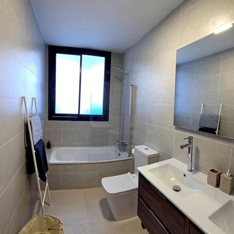 Samuel Luxury 2bedroom Apartment, Large patio, free wifi and private parking BY NAMASTE ELITE - Apartamento de 2 dormitorios - 21