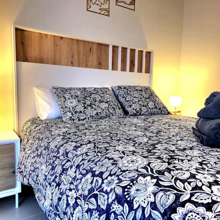 Samuel Luxury 2bedroom Apartment, Large patio, free wifi and private parking BY NAMASTE ELITE - Apartamento de 2 dormitorios - 33