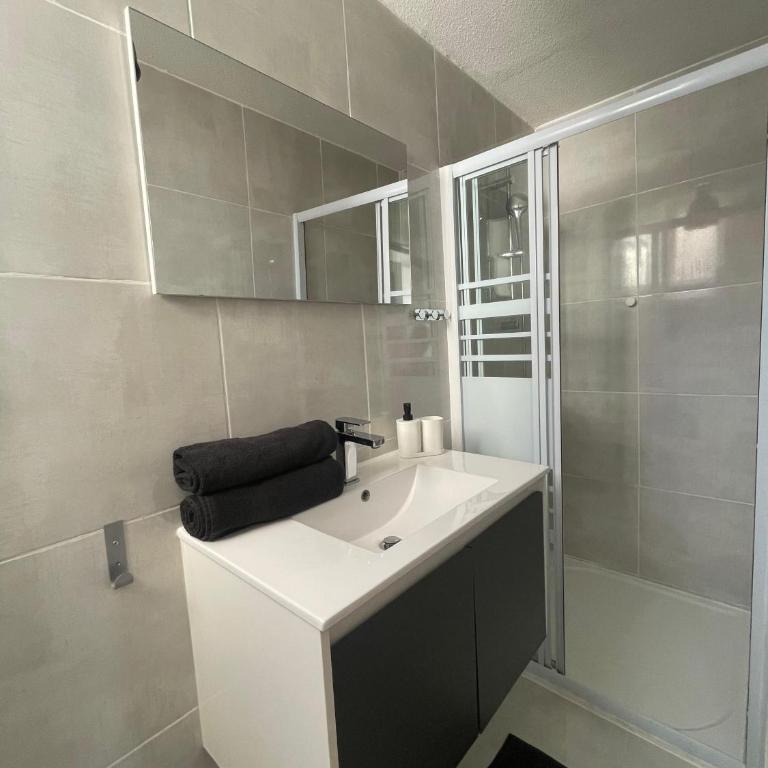 T4 Lumineux proche Centre Ville Narbonne & Des Grands Buffets 2 étoiles - Apartment mit 3 Schlafzimmern - 12