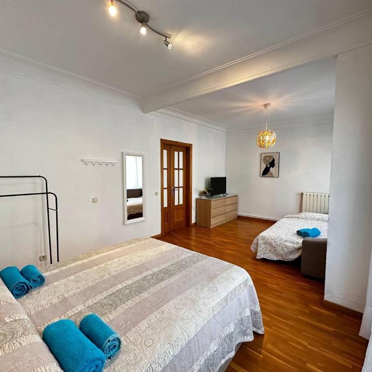 Habitaciones acogedoras en Aragón - Triple Room with Shared Bathroom - 3