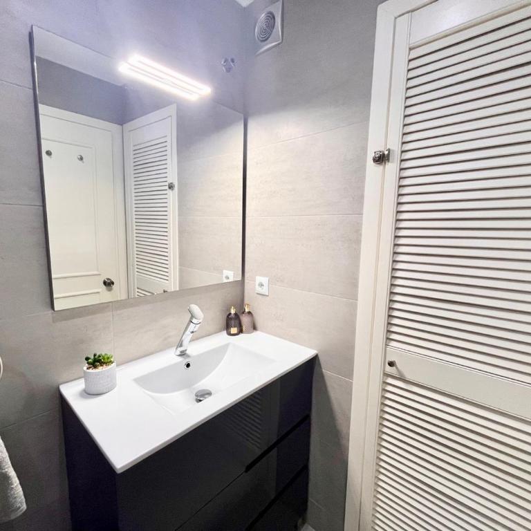 New flat with outdoor pools in Puerto de Estepona - ground floor - Apartment - Ground Floor - 10