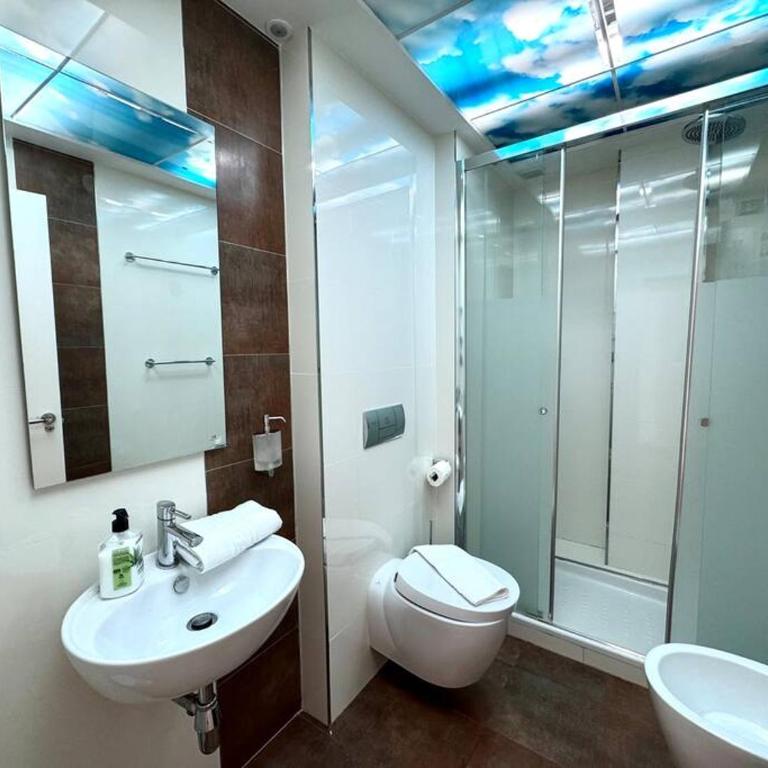 Rococó en el centro de Alicante - Three-Bedroom Apartment with Balcony - 14