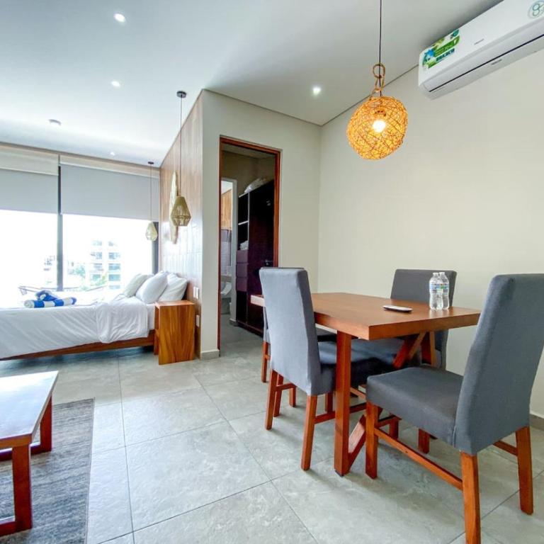 Shiny Studio on 5th Ave with Pool and Gym Steps to Beach - Apartamento - 11