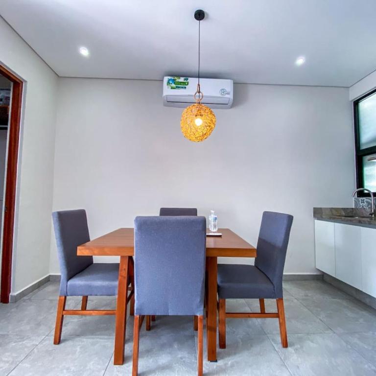 Shiny Studio on 5th Ave with Pool and Gym Steps to Beach - Apartamento - 14