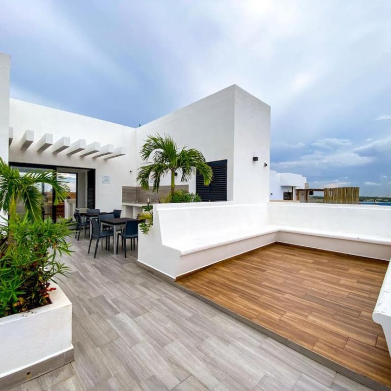 Shiny Studio on 5th Ave with Pool and Gym Steps to Beach - Apartamento - 29