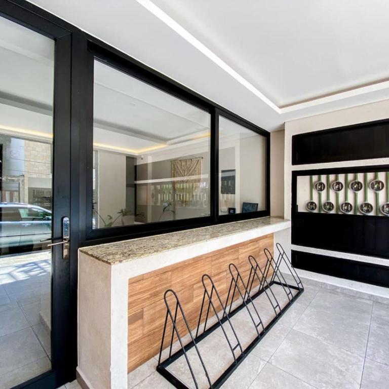 Shiny Studio on 5th Ave with Pool and Gym Steps to Beach - Apartamento - 35