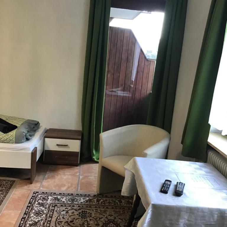 Guesthouse Mountain View - Standard Dreibettzimmer - 2