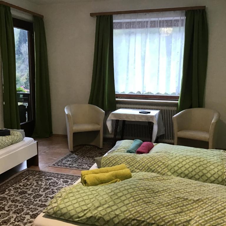 Guesthouse Mountain View - Standard Dreibettzimmer - 1