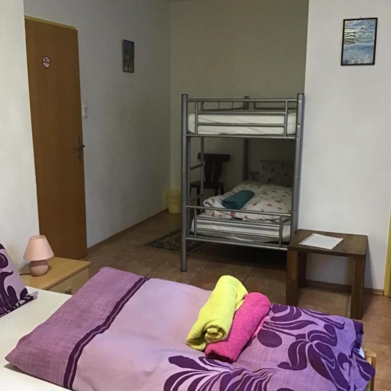 Guesthouse Mountain View - Familienzimmer mit Bergblick - 1