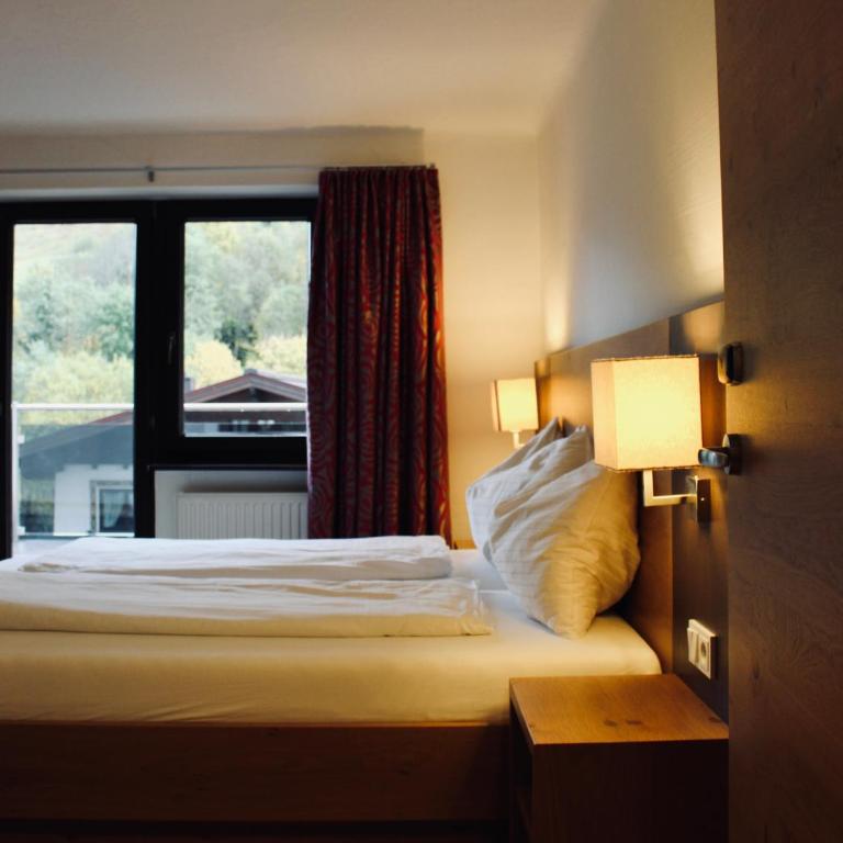Pension Auwirt Saalbach - Doppelzimmer mit Balkon - 17