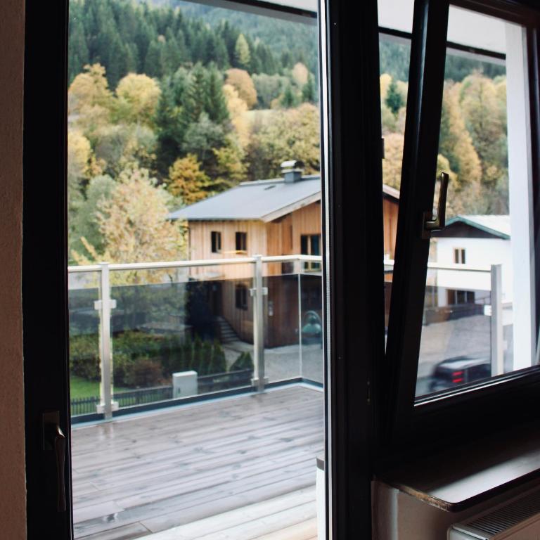 Pension Auwirt Saalbach - Doppelzimmer mit Balkon - 13