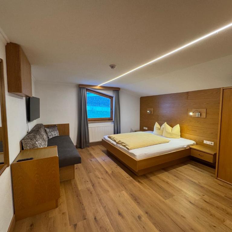 Hubertus Appartements - Apartment mit 3 Schlafzimmern und Balkon (Silvretta + 1 DZ) - 1