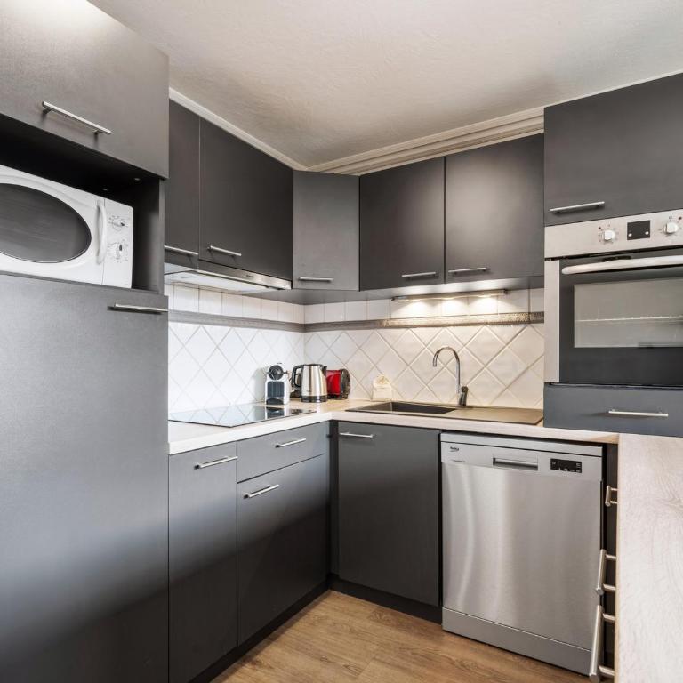 Appartement 75m² avec cheminée proche pistes, 3 chambres, pour 8 personnes - FR-1-640-65 - Appartement - 8