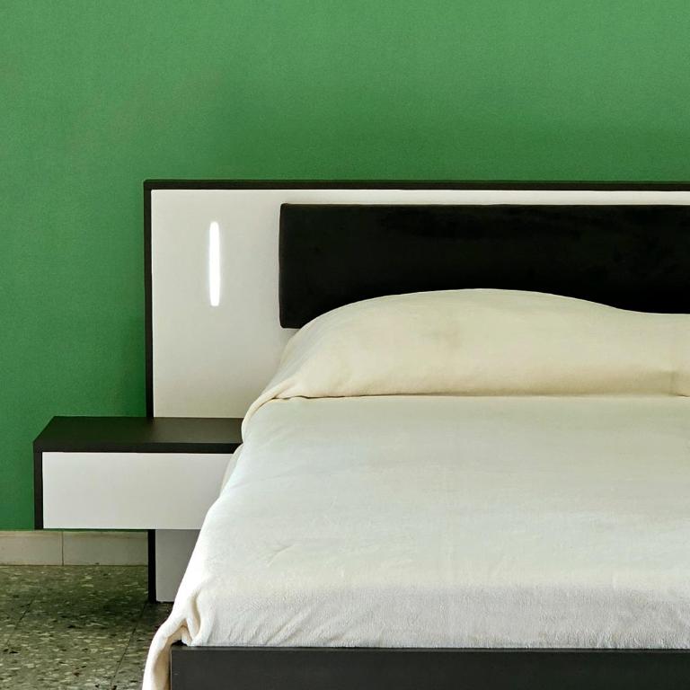 4 Balconi a Carlo III - Appartamento con 1 Camera da Letto - 2