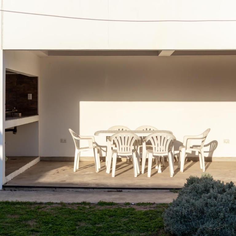 Casa con quincho, garaje y ubicación inmejorable - Casa de 3 dormitorios - 8