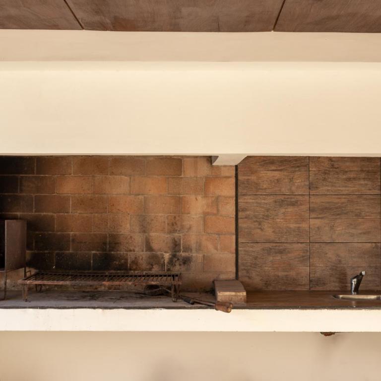 Casa con quincho, garaje y ubicación inmejorable - Casa de 3 dormitorios - 6