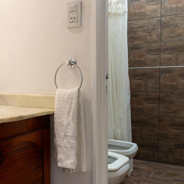 Casa con quincho, garaje y ubicación inmejorable - Casa de 3 dormitorios - 18