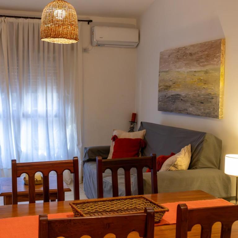 Casa con quincho, garaje y ubicación inmejorable - Casa de 3 dormitorios - 27