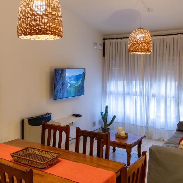 Casa con quincho, garaje y ubicación inmejorable - Casa de 3 dormitorios - 21