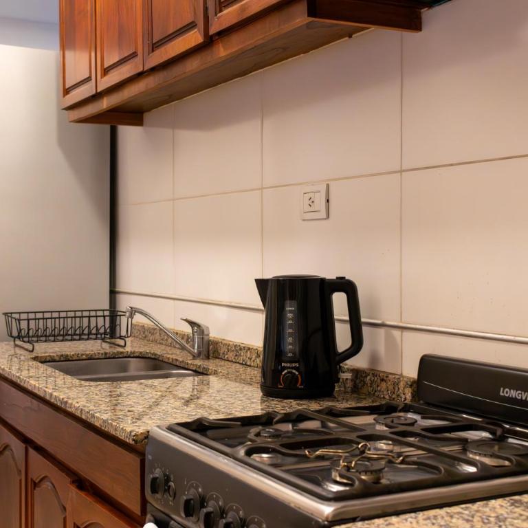 Casa con quincho, garaje y ubicación inmejorable - Casa de 3 dormitorios - 25