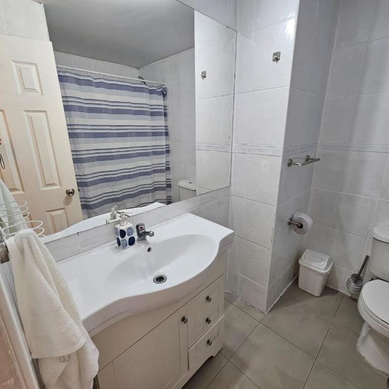 Gran Depto 12 Pers, Frente al Mar, 4 Esquinas, king,Queen,8 singles - Four-Bedroom Deluxe Apartment - 31