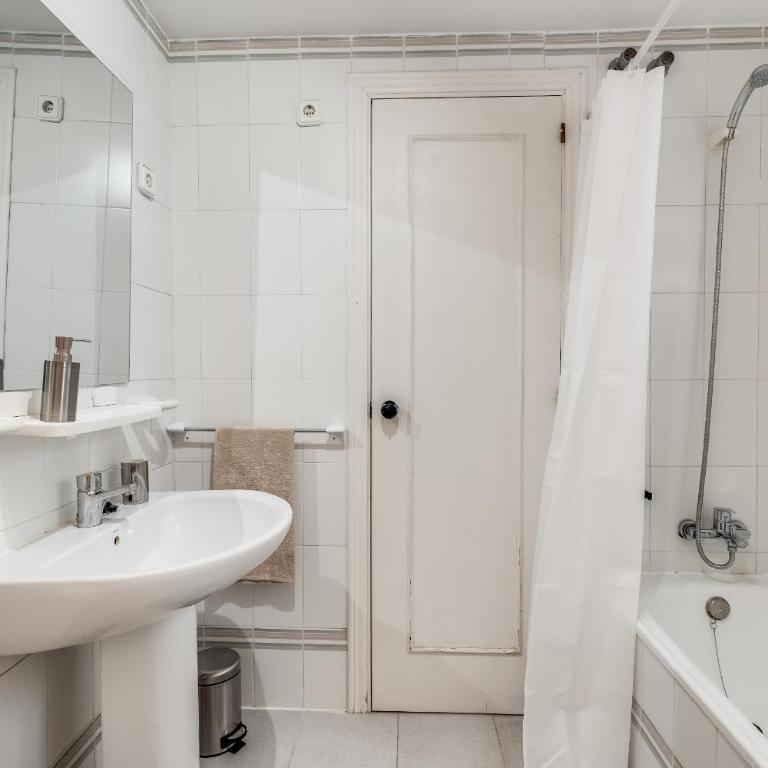 Ultimate Rentals - Coastal Escape - Apartment w Terrace & Sea View - Apartamento - 13