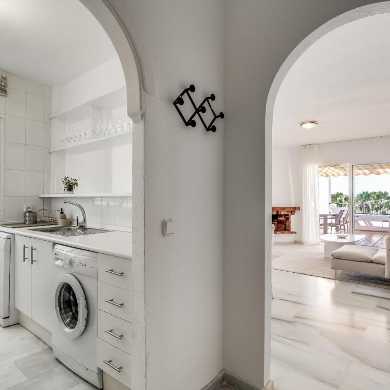 Ultimate Rentals - Coastal Escape - Apartment w Terrace & Sea View - Apartamento - 18